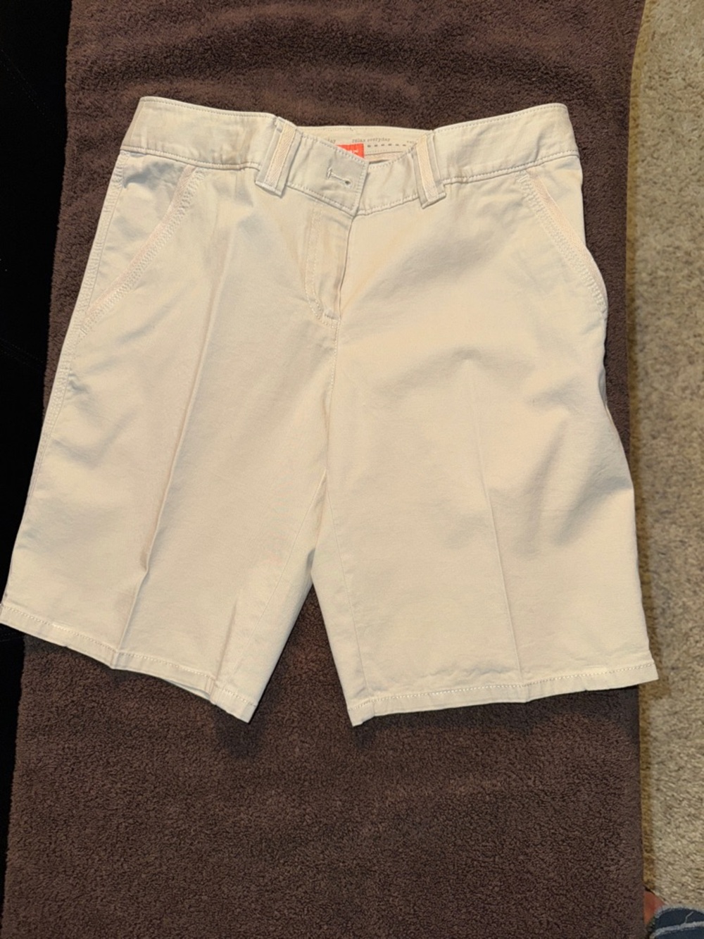 Tommy Bahama Relax Women's khaki Mid-Rise Bermuda Shorts size 2
